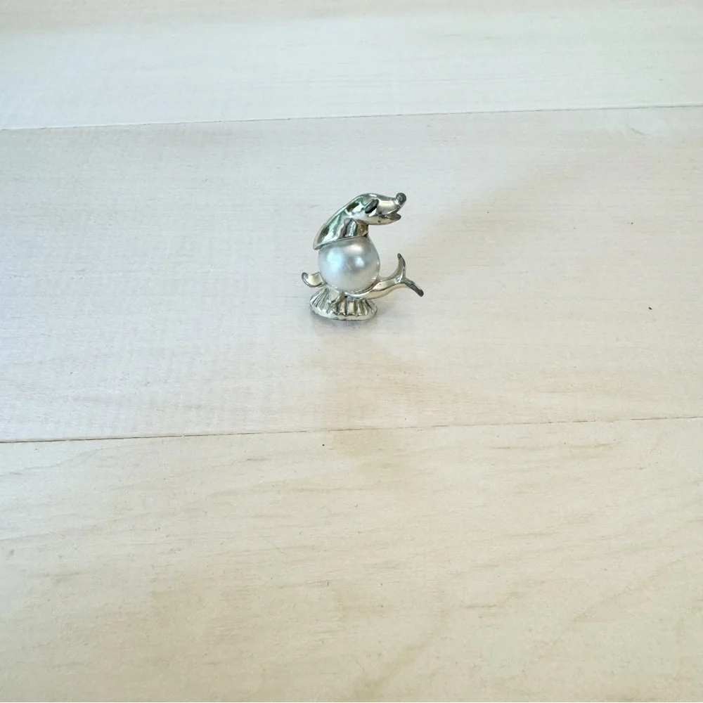 Vintage Seal Pinniped Faux Pearl Gold Tone Brooch Pin